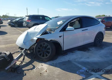 2022 Tesla Model X Plaid Tri Motor All-Wheel Drive from USA, damaged, VIN 7SAXCBE61NF331535